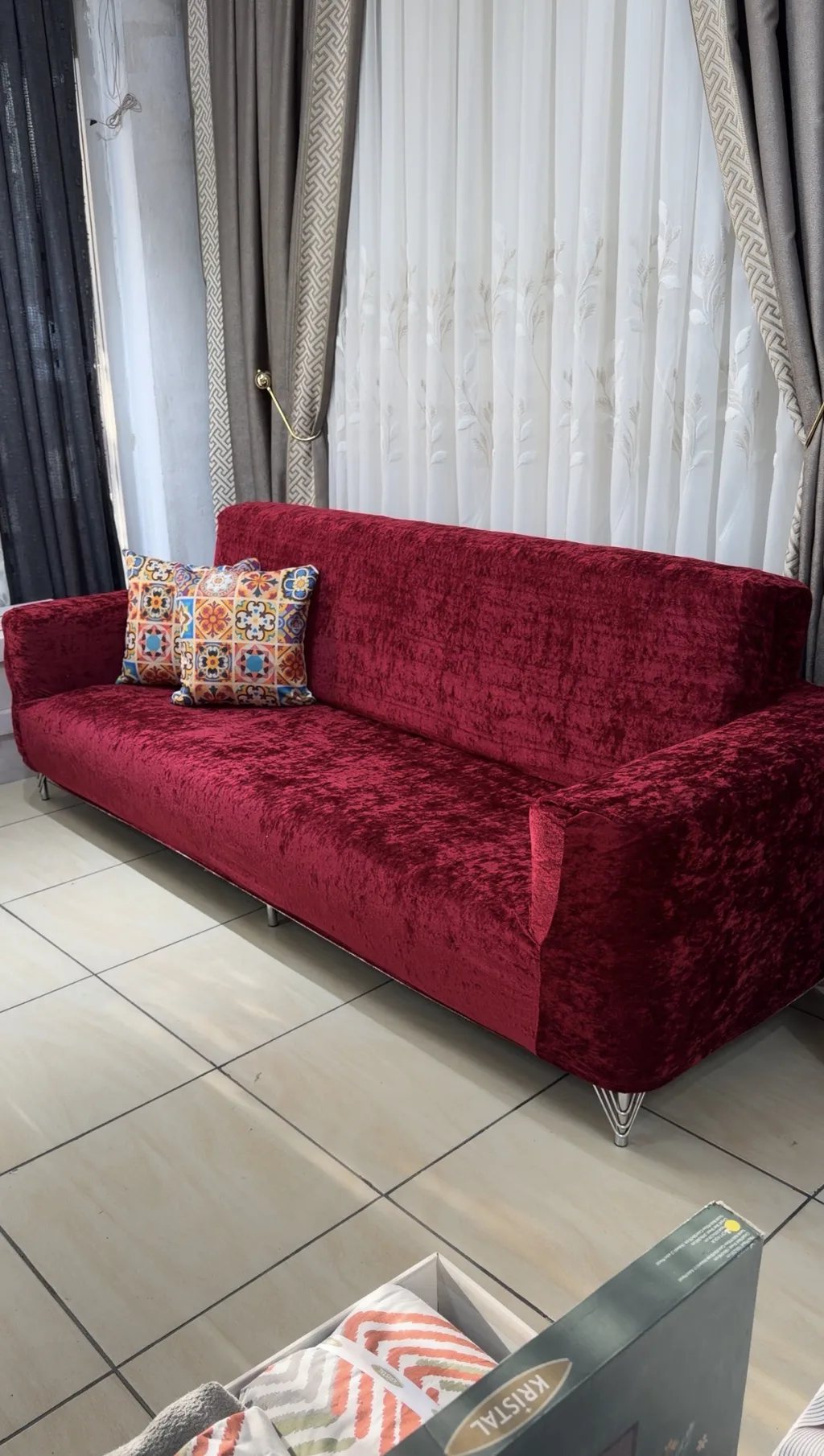 Bordo kadife koltuk örtüsü detaylı görünüm